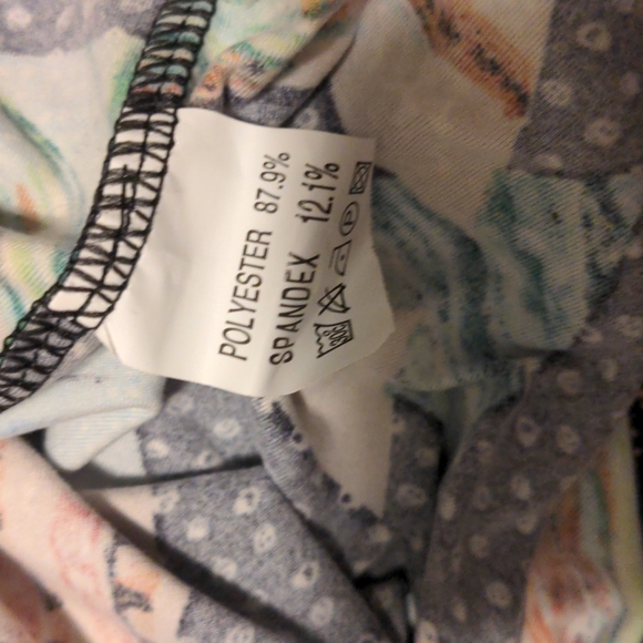 2 for $10 Feather Pattern Leggings M/L - Picture 2 of 2